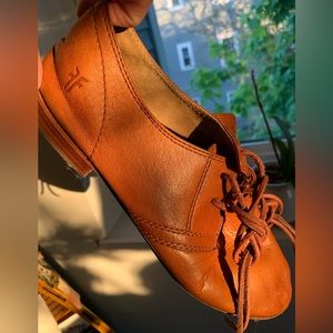 Frye’s Woman Anna Oxfords